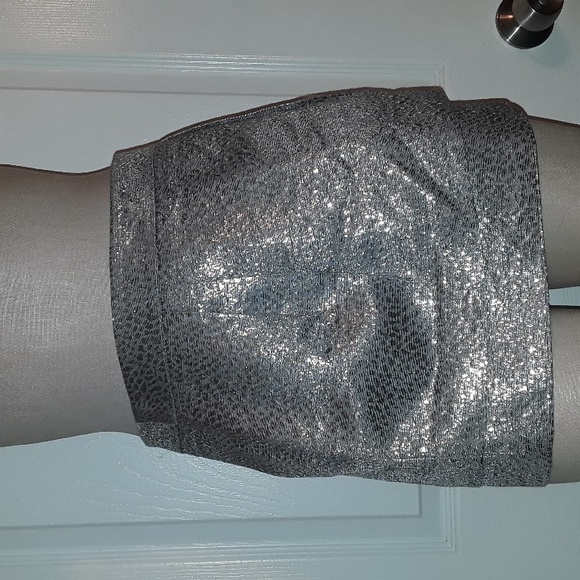 Express Vtg Metallic Silver Leopard print 2-tier Mini Skirt, lined sz 2 shiny - Picture 3 of 9